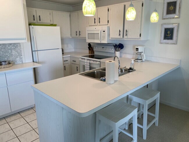 Kitchen - 4501 S Atlantic Ave