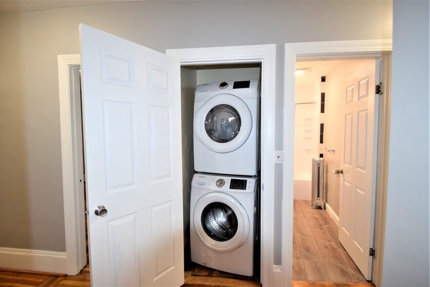 Building Photo - 18 Glenville Ave