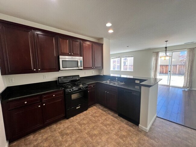 Building Photo - Four Bedroom South Reno Two Story Home with Washer/Dryer