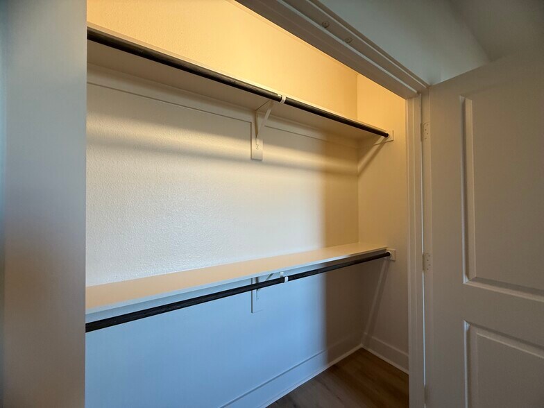 Building Photo - 207 Railroad Ave