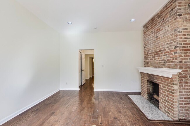 Building Photo - Peaceful 2BD/2BA - Two Level Condo in the Heart of Dupont Circle!