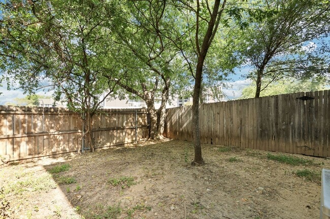 Building Photo - 7823 Kingsbury Wood