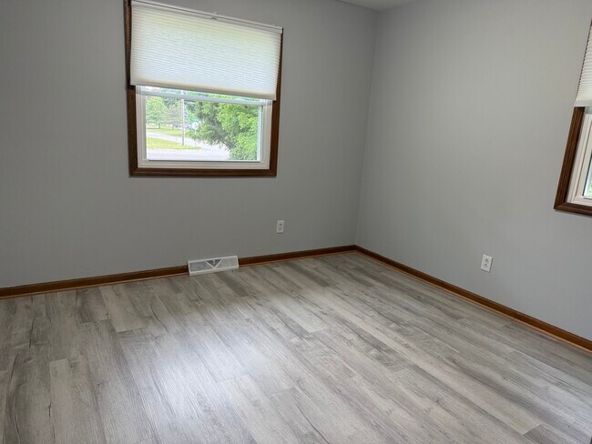 Building Photo - 13322 Vergennes St SE