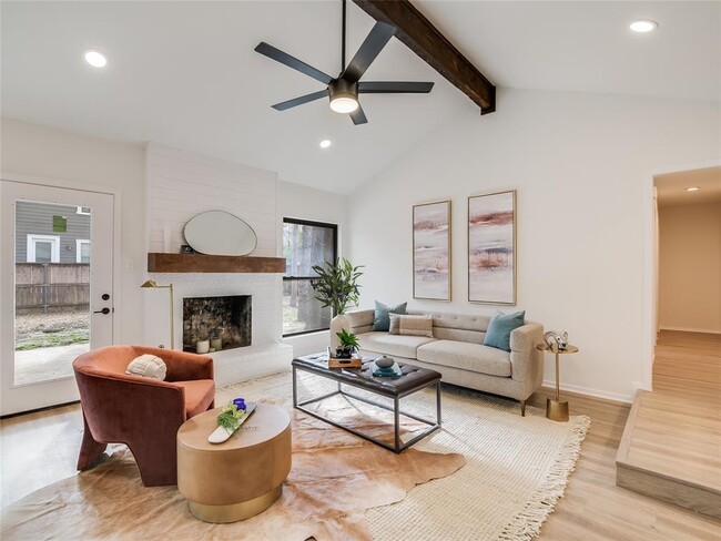 Building Photo - 10055 Woodland Village Dr