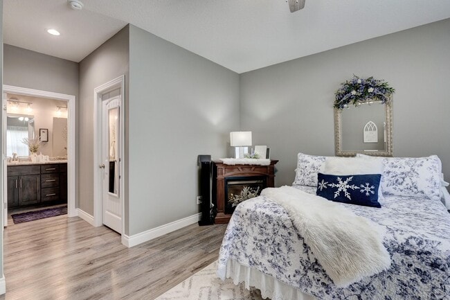 Building Photo - New Unit now available for lease! Modern 2...