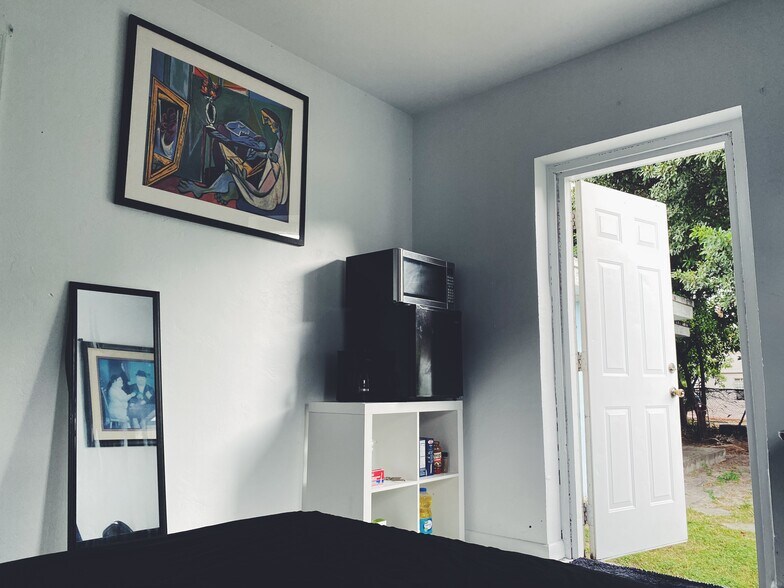 Building Photo - 1245 NW 26th St