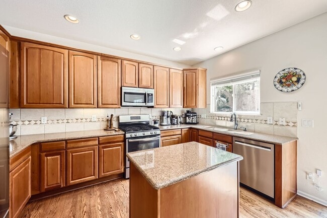 Building Photo - Walkability, Space, and Sunshine: 4Bd Home...