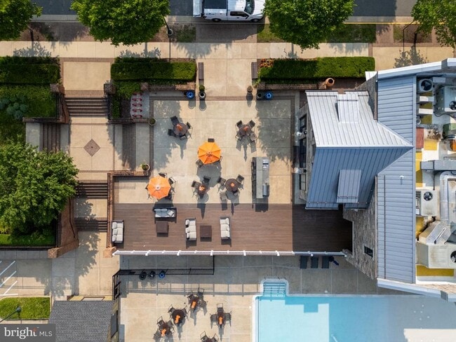 Building Photo - 214 Almond Dr