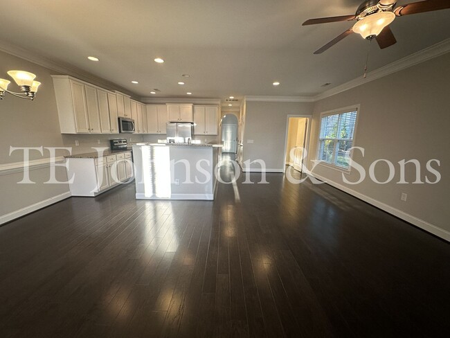 Building Photo - Stunning 3 Bedroom 2.5 Bath in Winston Salem