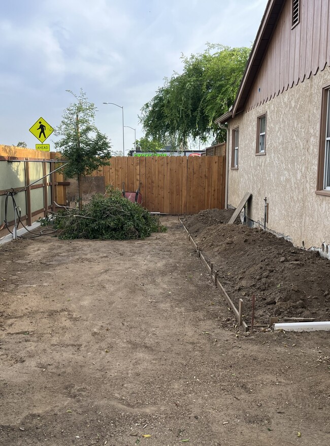 Building Photo - 901 Castaic Ave