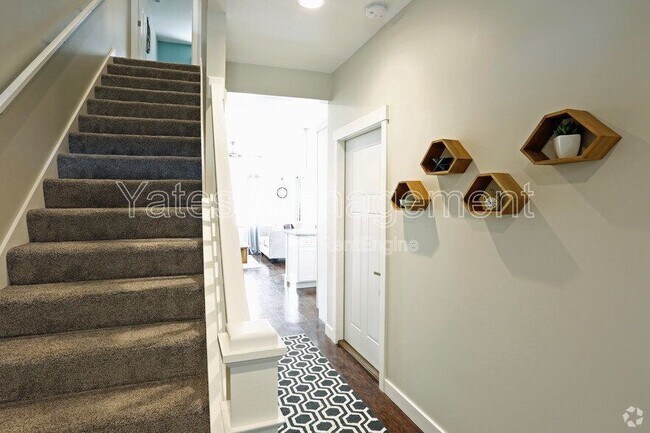 Building Photo - 115 Valor Dr