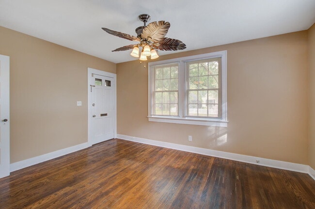 Building Photo - 15 Addlestone Ave