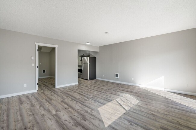 Building Photo - Beautifully remodeled 3BR in Gresham. 1/2 off first months rent!