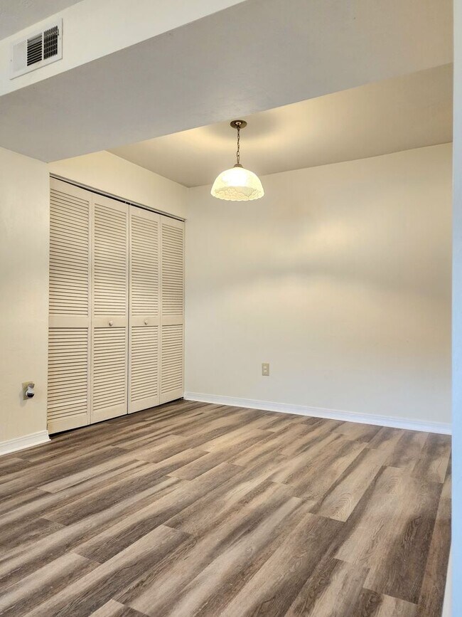 Building Photo - 1 bedroom 1 bathroom condo, 2nd floor