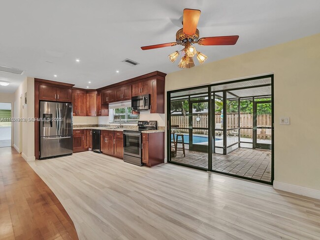 Building Photo - 2620 NE 19th St