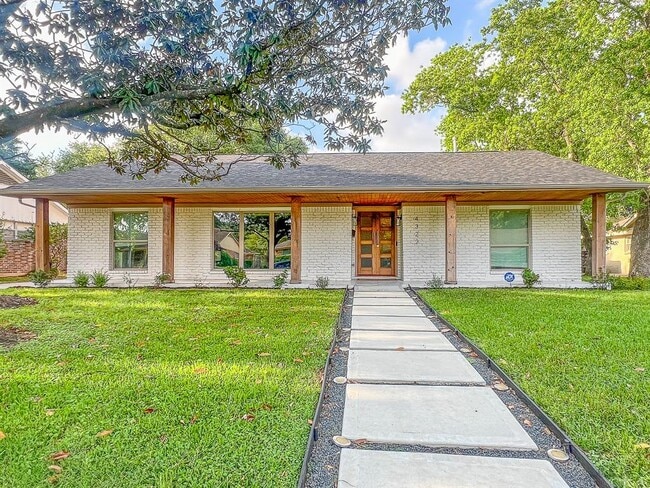 Building Photo - 4322 Sarong Dr
