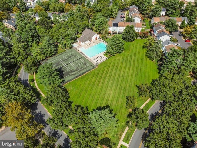 Building Photo - 18005 Sunset Lake Ct