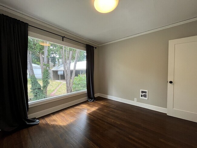 Building Photo - Stunning Rose City Park 5BD 2BA Home with Gas Fireplace Updated Finishes, Air Conditioning & Laun...
