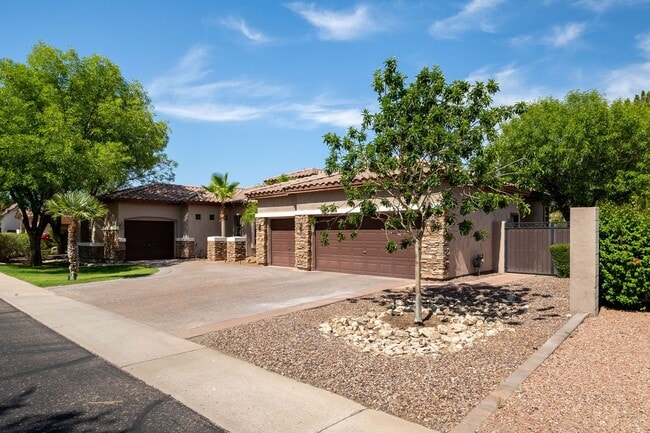Building Photo - Stunning UPGRADED Furnished Home in Chandler!!!