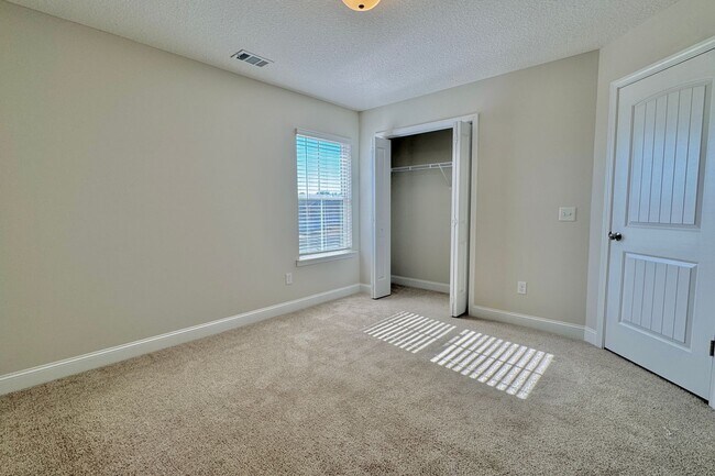 Building Photo - COMING EARLY FEBRUARY 2026! (One Pet Maximum)