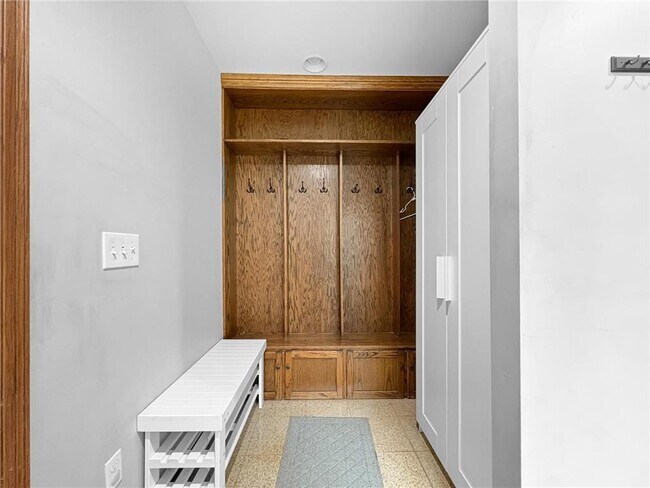 Building Photo - 4407 Curve Ave