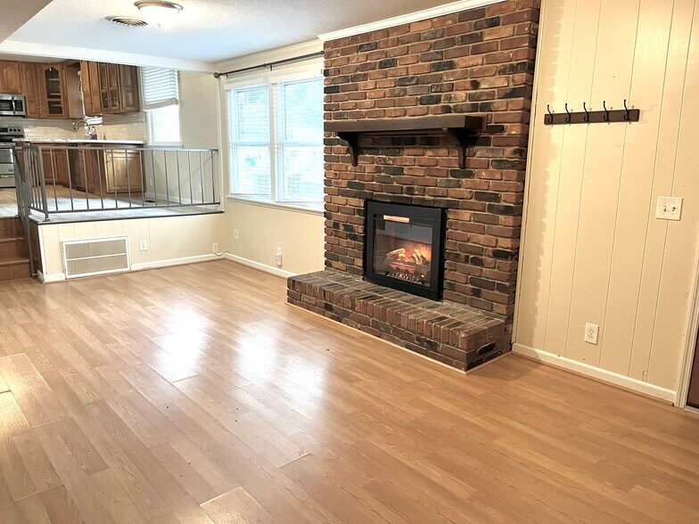 Building Photo - 232 Shawn Dr