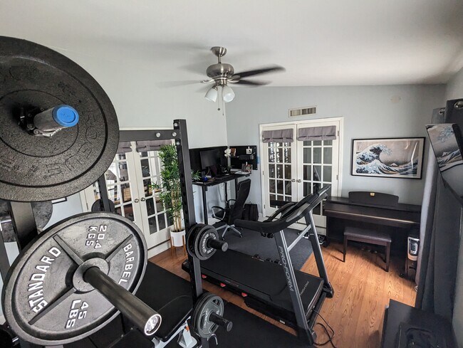 Building Photo - 944 Mossvine Dr