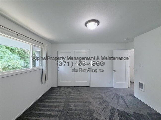 Building Photo - 12660 SW Grant Ave