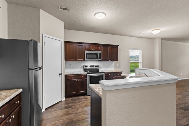 Building Photo - Beautiful home Located in desirable west Fayetteville neighborhood with playground