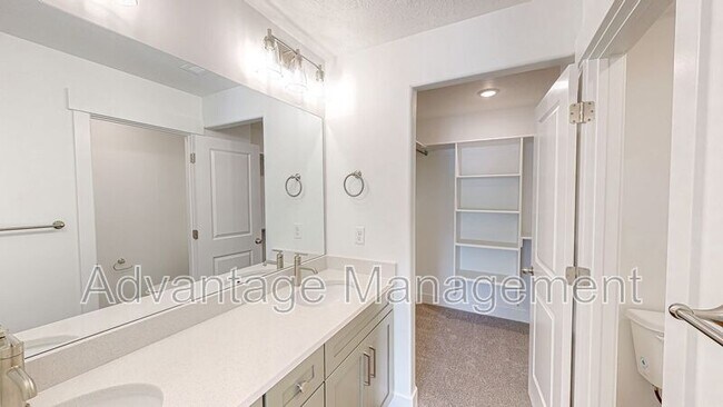 Building Photo - 1583 Stark Dr