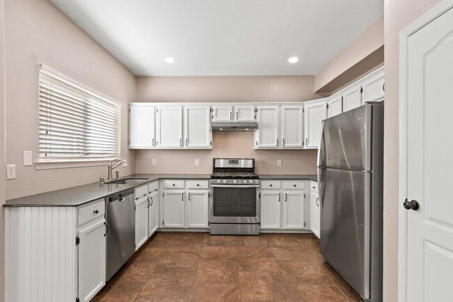 Building Photo - 1420 Desierto Rico Ave