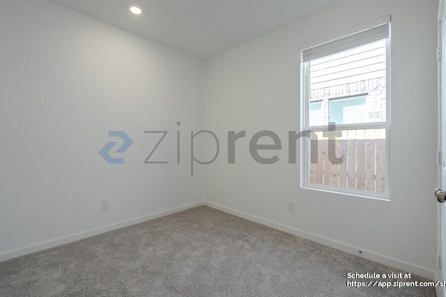 Building Photo - 27635 Spearmint Ridge Dr