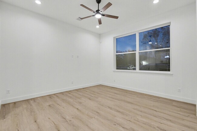 Building Photo - 203 Danna Ln