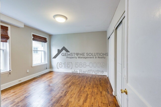 Building Photo - 715 Park Cir