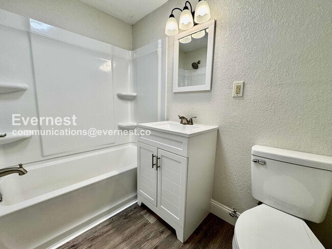 Building Photo - 813 J St NW