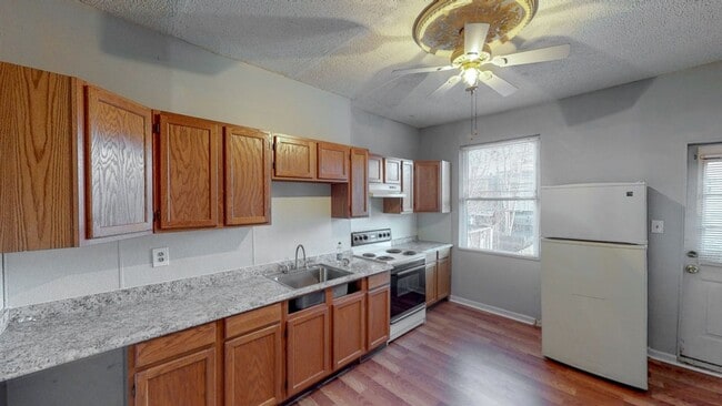 Primary Photo - 2429 Christian St