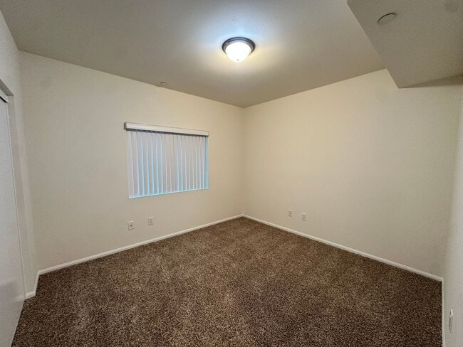 Building Photo - Immediate Move In: Spacious 3bed2bath condo Adjacent to Warner Center/Woodland Hills! Minutes to ...