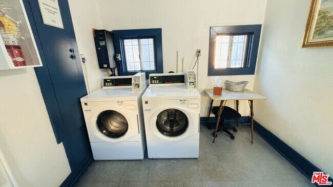 Building Photo - 1510 E Broadway