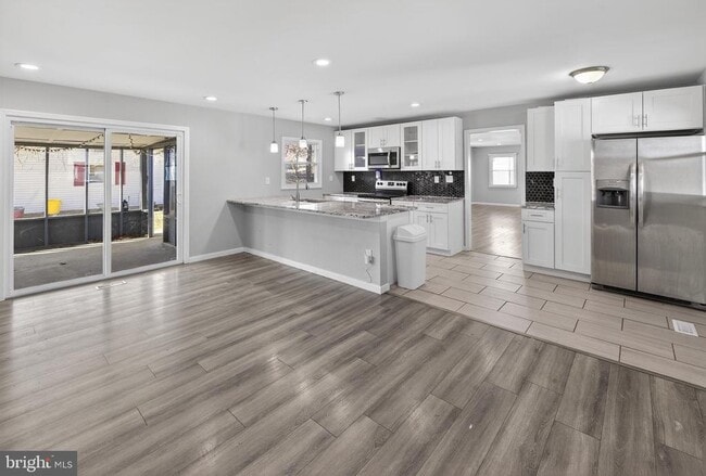 Building Photo - 55 Ember Ln