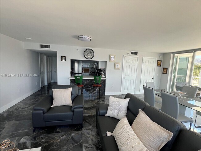 Building Photo - 18000 N Bay Rd