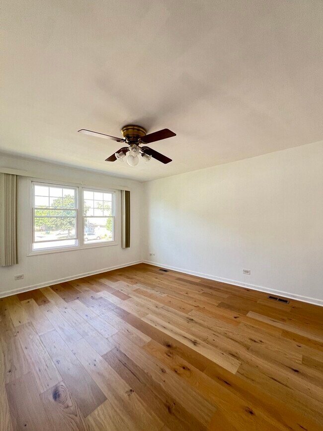 Building Photo - 358 Farmingdale Cir