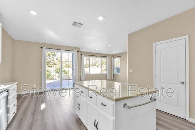 Building Photo - 1162 Waverly Cir
