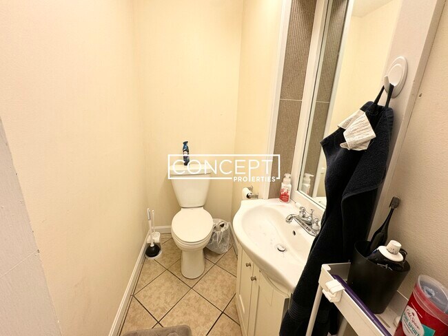 Building Photo - 1A Folsom Ave. Unit 3B