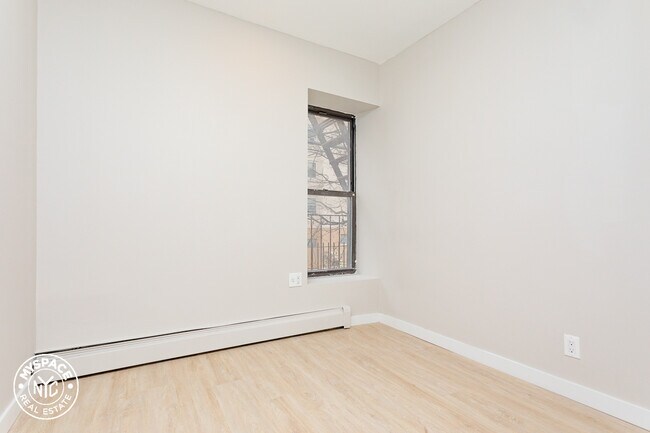 Building Photo - 879 Dekalb Ave