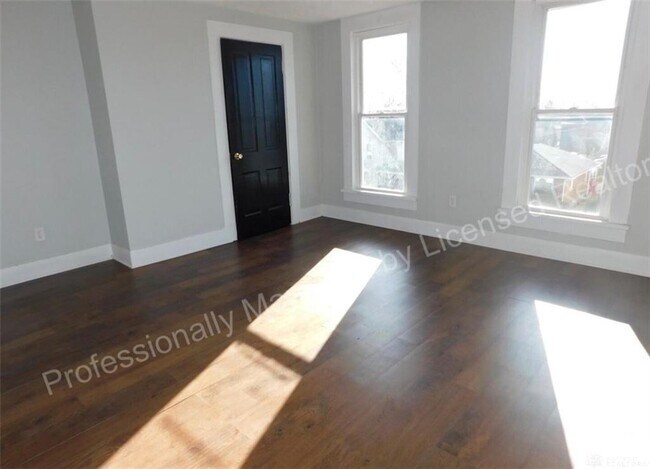 Building Photo - 1580 Highland Ave