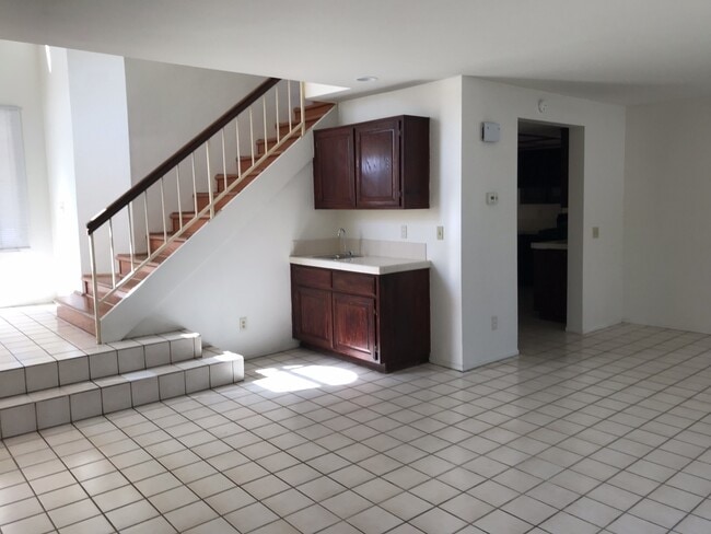Building Photo - 4bd 3ba Charming Home For Rent!