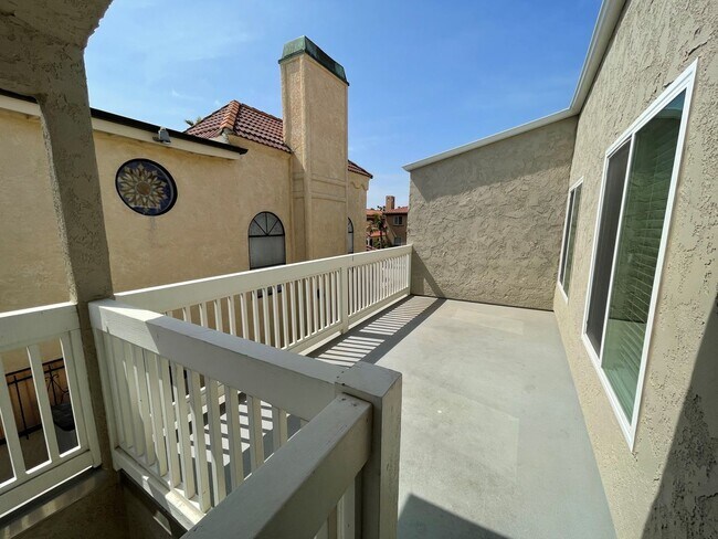 Building Photo - Oxnard Shores- Completely Remodeled & Steps to the Sand!