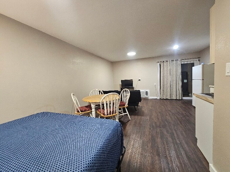 Building Photo - 2040 Indian Point Rd