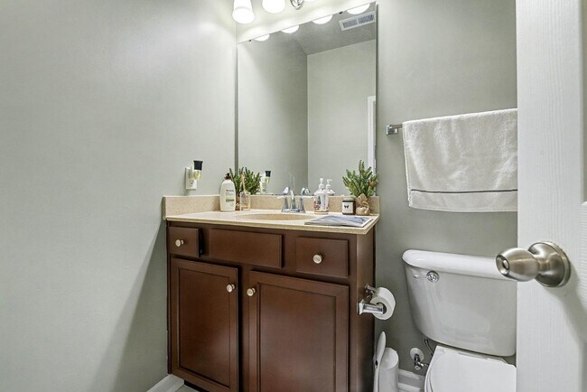 Building Photo - 230 Cameron St