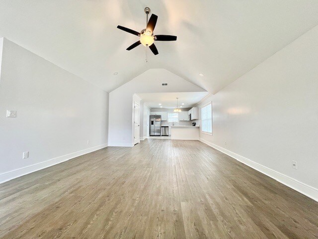 Building Photo - 165 Pommel St